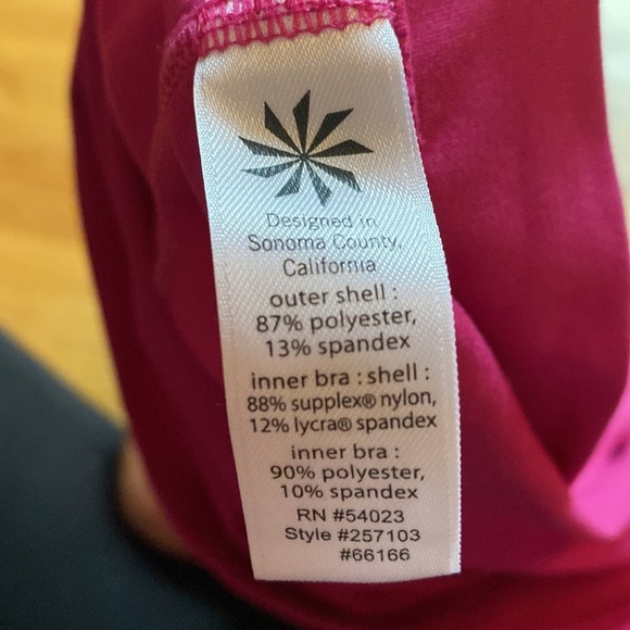 Athleta Hidden Agenda No Limits Built in Bra Racerback Tank Pink Deep Burgundy M - Picture 6 of 10